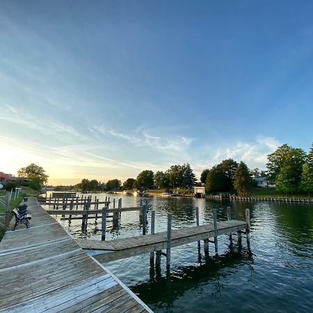 Fleetwood Inn Suites Cheboygan Buitenkant foto
