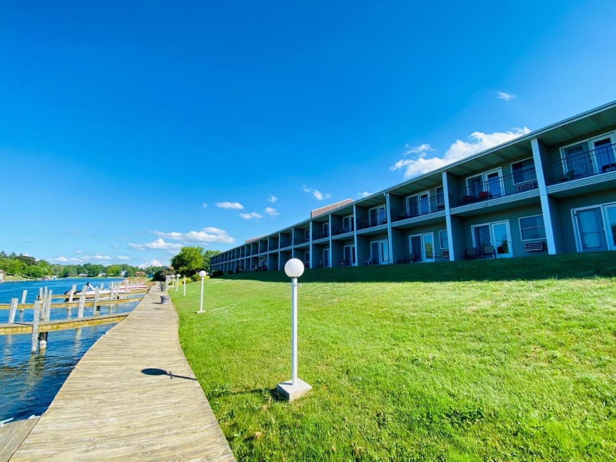 Fleetwood Inn Suites Cheboygan Buitenkant foto