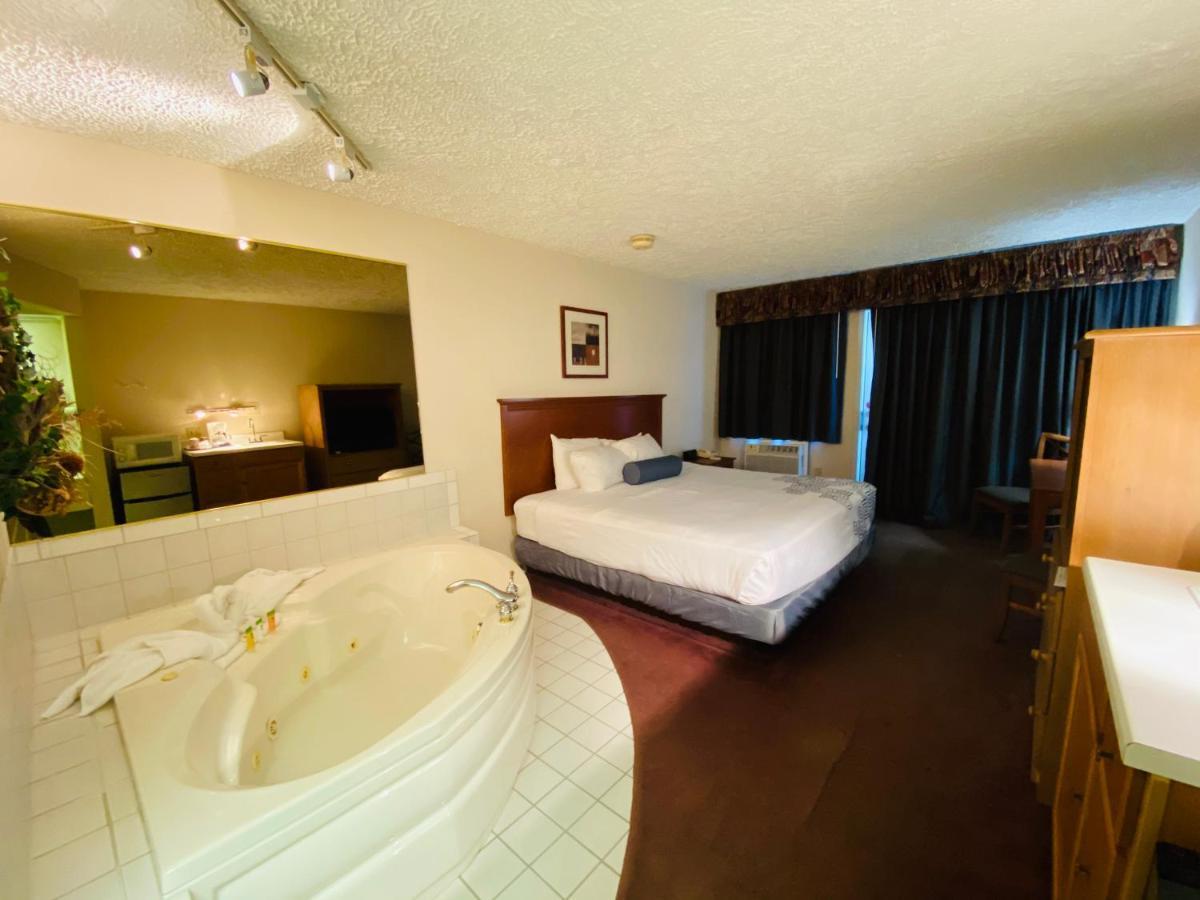 Fleetwood Inn Suites Cheboygan Buitenkant foto