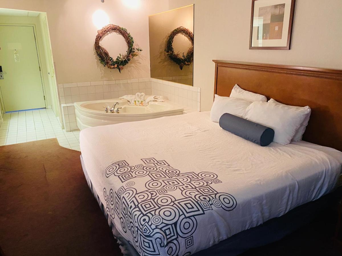 Fleetwood Inn Suites Cheboygan Buitenkant foto