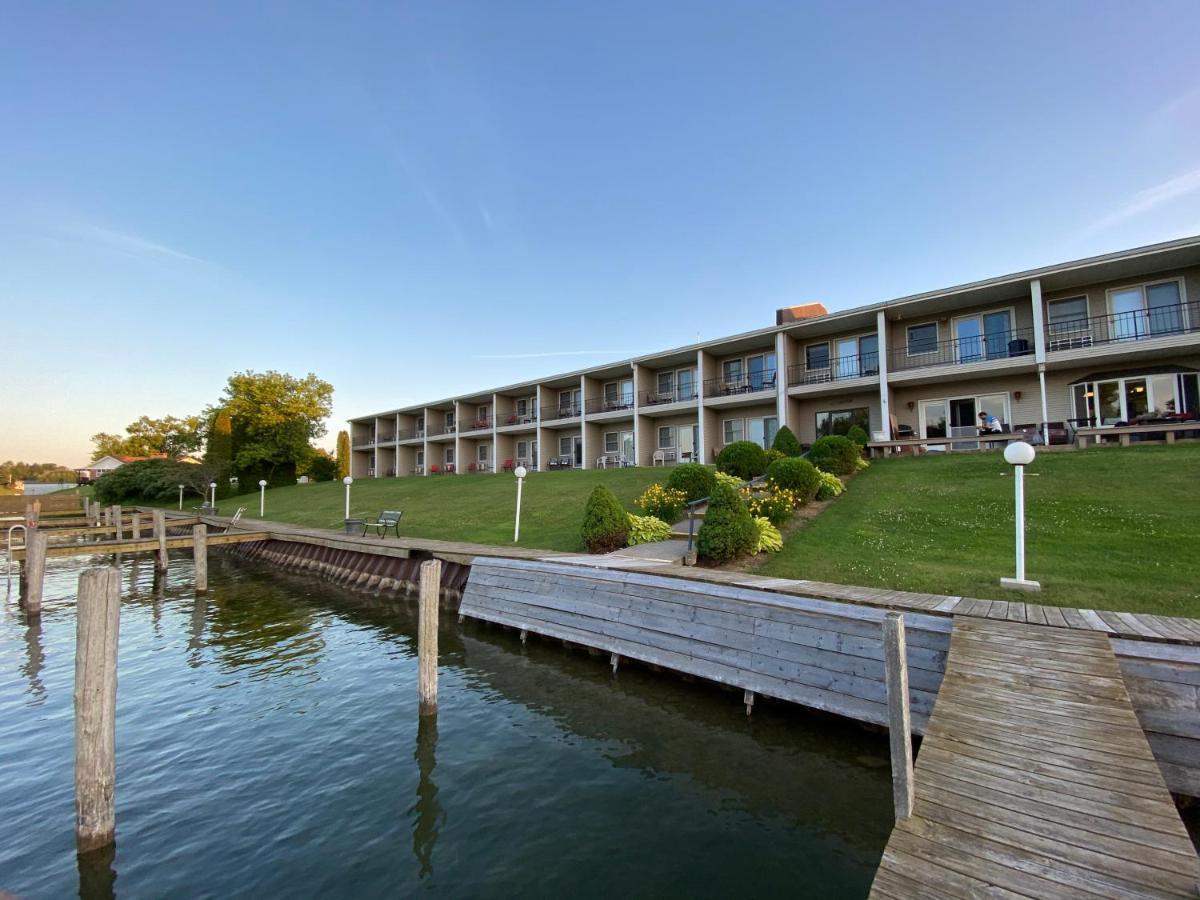 Fleetwood Inn Suites Cheboygan Buitenkant foto