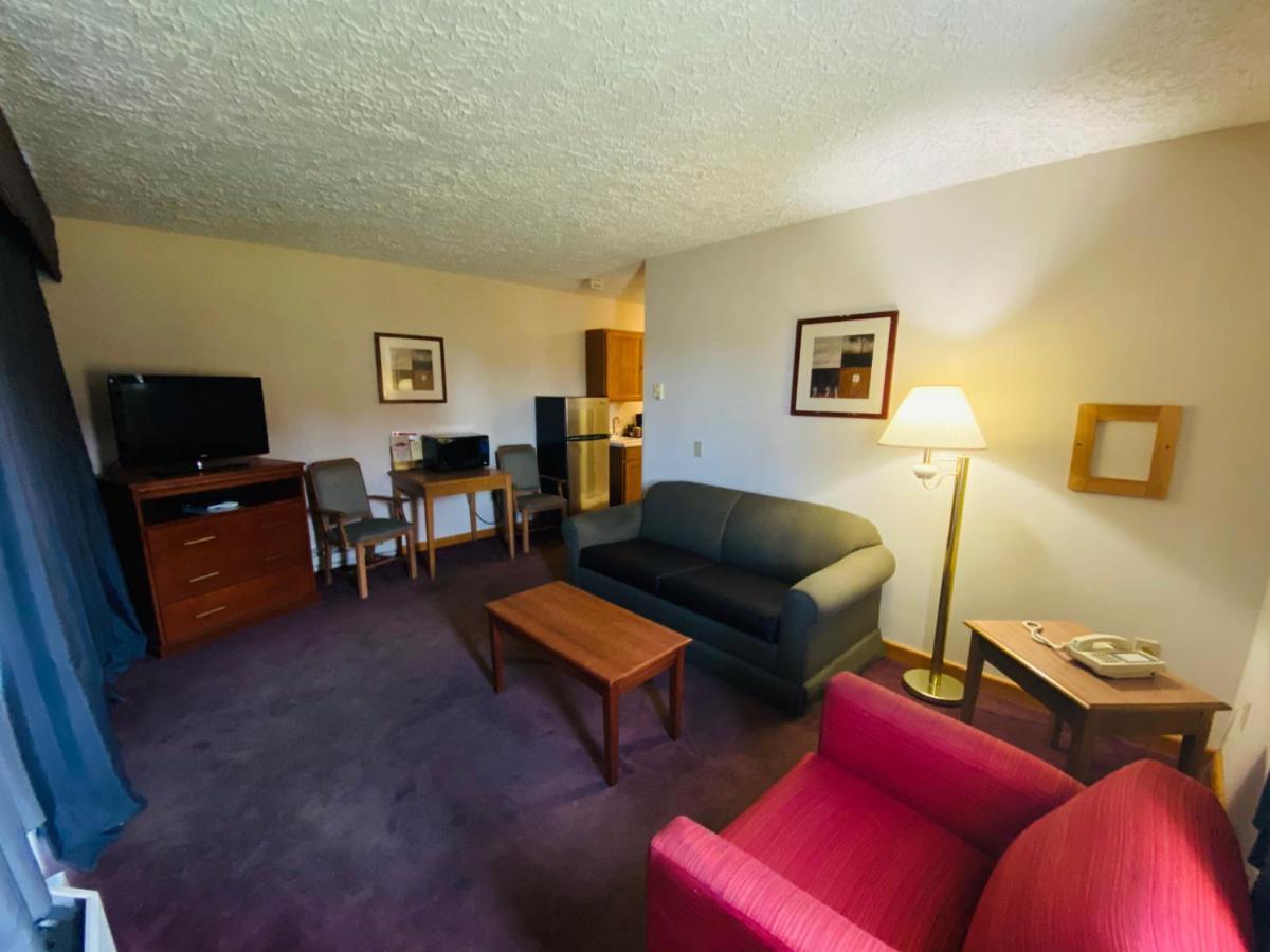Fleetwood Inn Suites Cheboygan Buitenkant foto