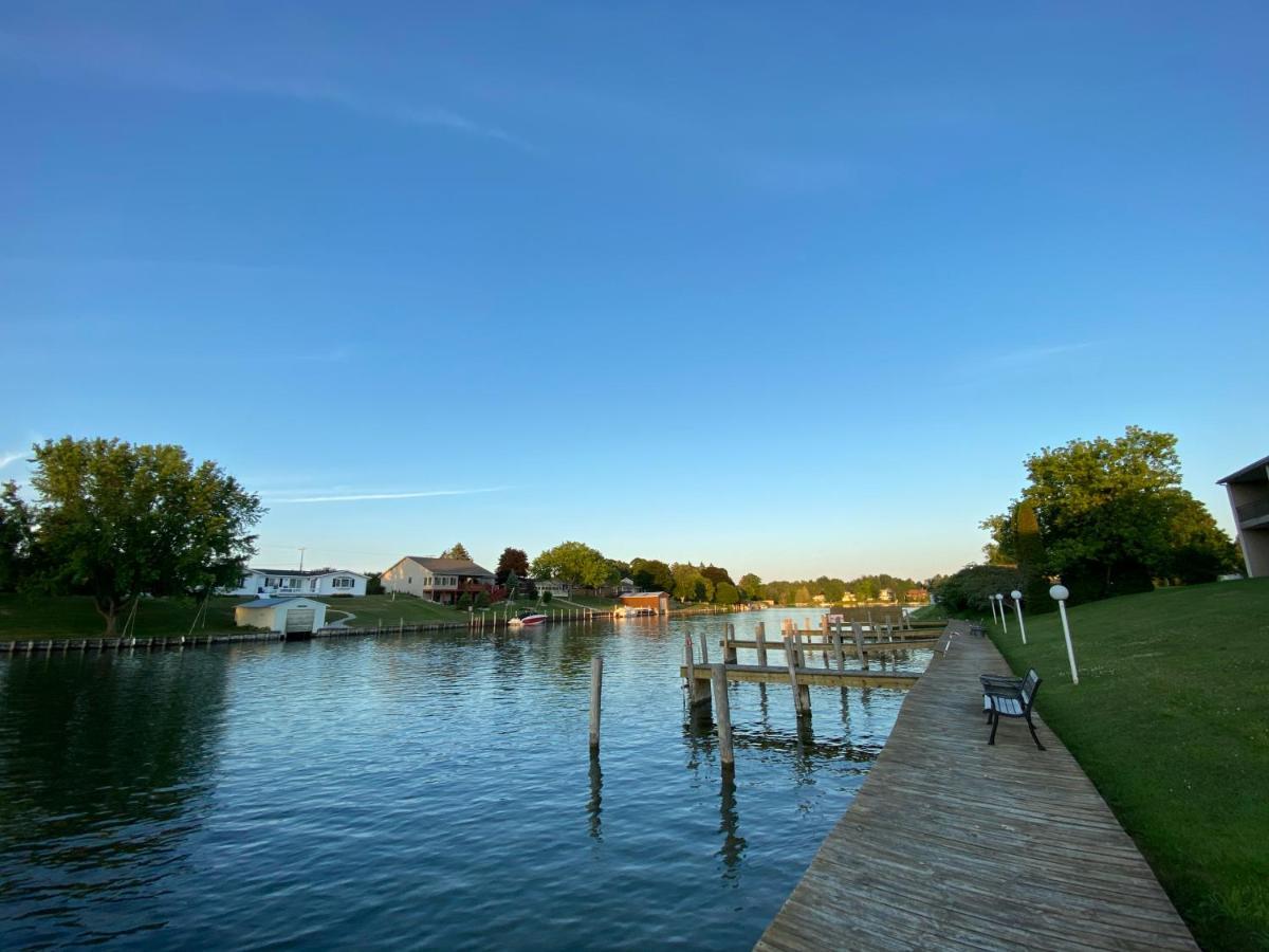 Fleetwood Inn Suites Cheboygan Buitenkant foto