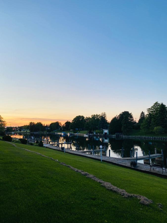 Fleetwood Inn Suites Cheboygan Buitenkant foto