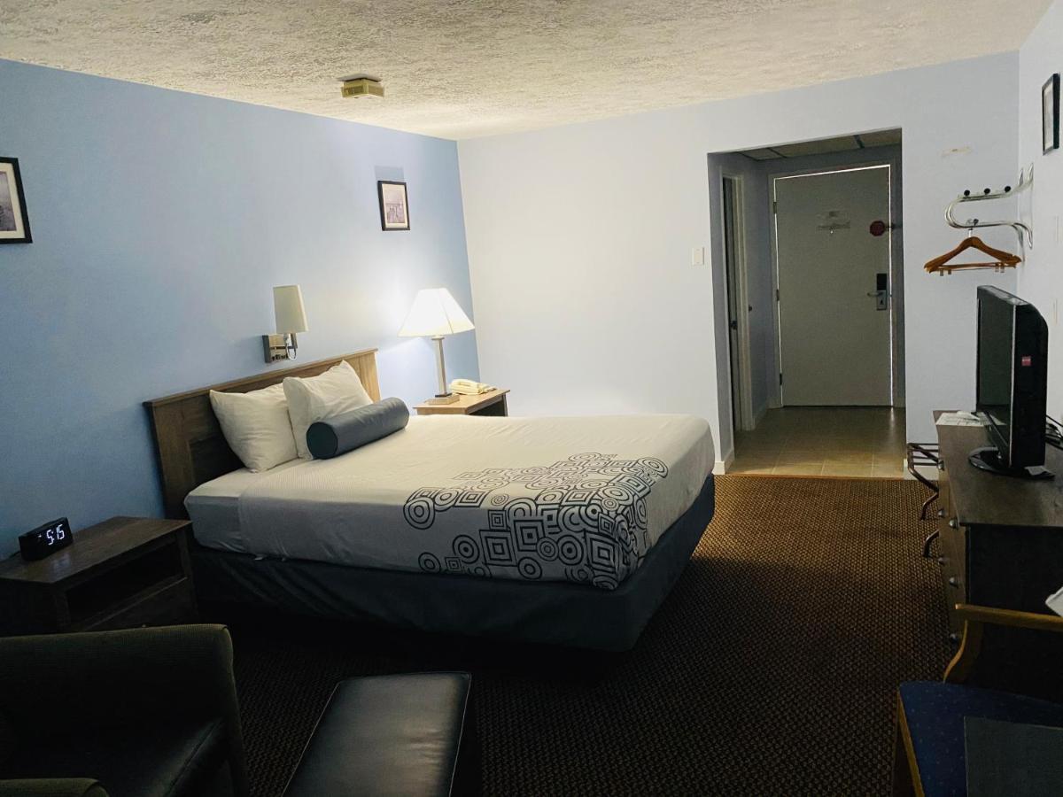Fleetwood Inn Suites Cheboygan Buitenkant foto
