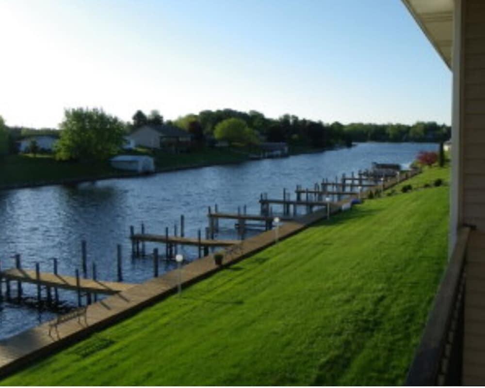 Fleetwood Inn Suites Cheboygan Buitenkant foto