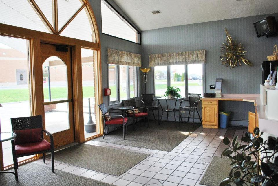 Fleetwood Inn Suites Cheboygan Buitenkant foto